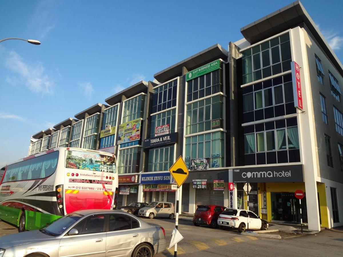 OYO 758 Comma Hotel Bandar Saujana Putra Exterior foto