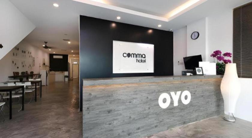 OYO 758 Comma Hotel Bandar Saujana Putra Exterior foto