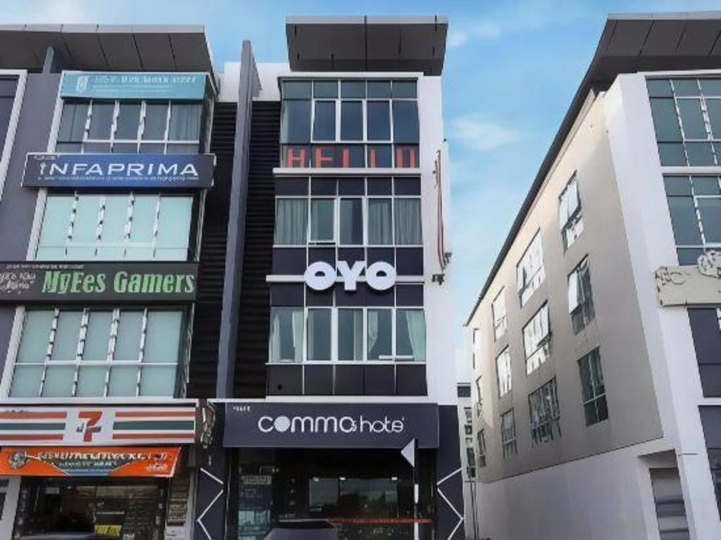 OYO 758 Comma Hotel Bandar Saujana Putra Exterior foto