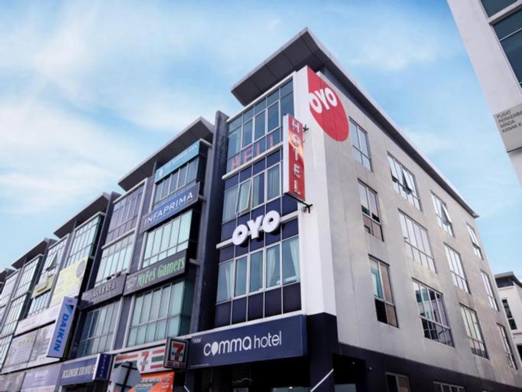 OYO 758 Comma Hotel Bandar Saujana Putra Exterior foto